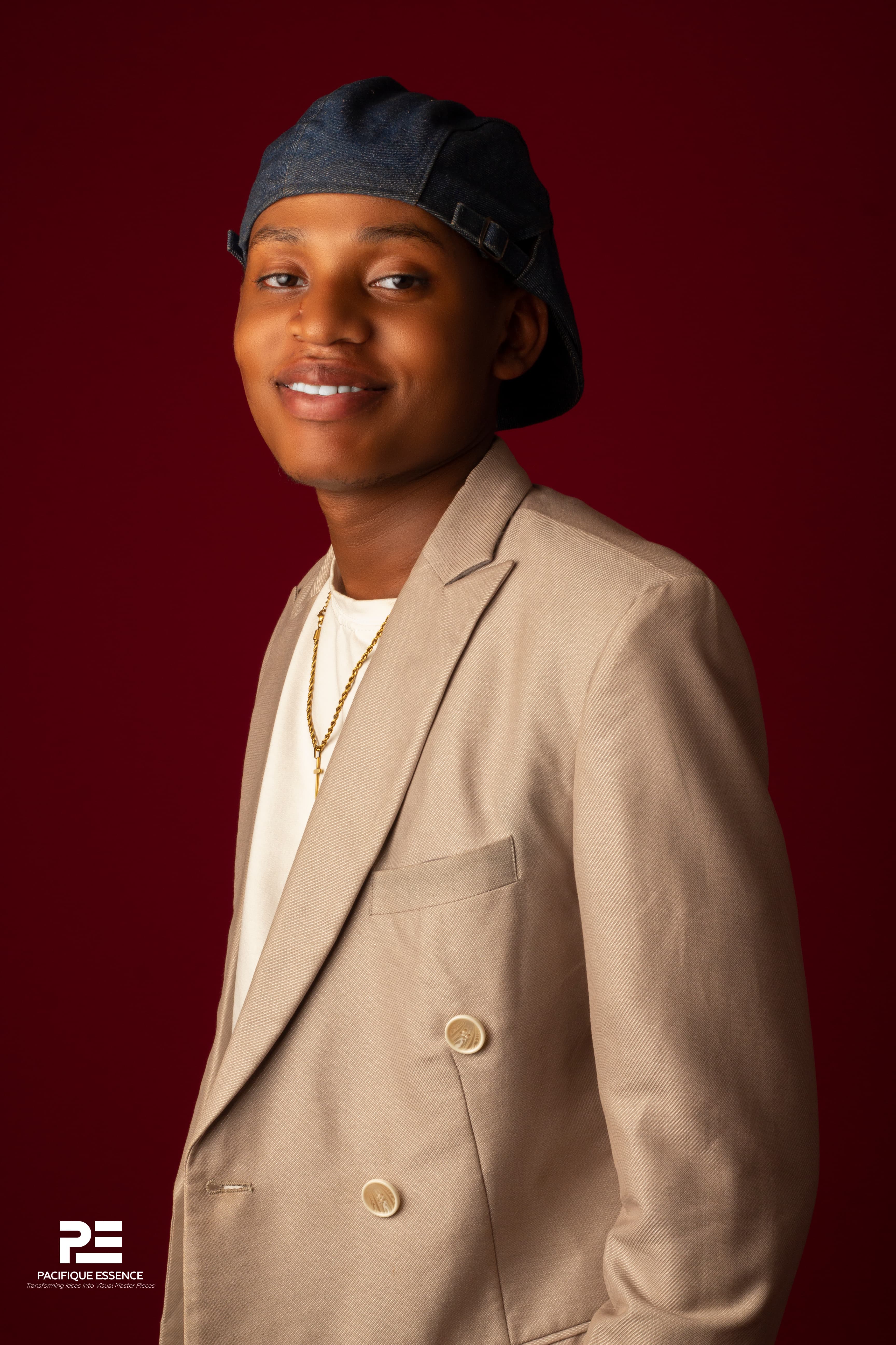 Photography by Pacifique Essence, event coverage with candid moments and ambient lighting